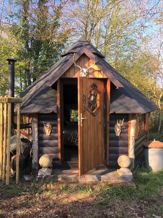 The Hobbit House And Secret Garden Lodge Taunton