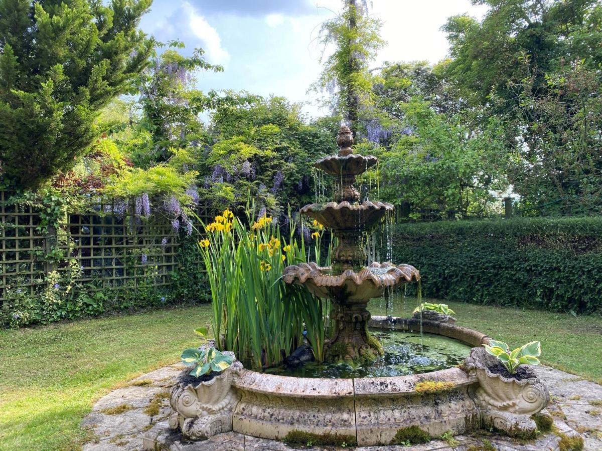 The Hobbit House And Secret Garden Lodge *